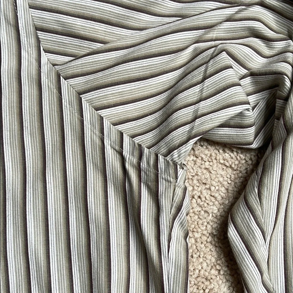 Van Heusen White and Gray Casual Button Down Shirt with Stripes - Picture 4 of 5